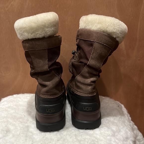 Ugg kids snow/rain boots- Excellent condition - Picture 5 of 12